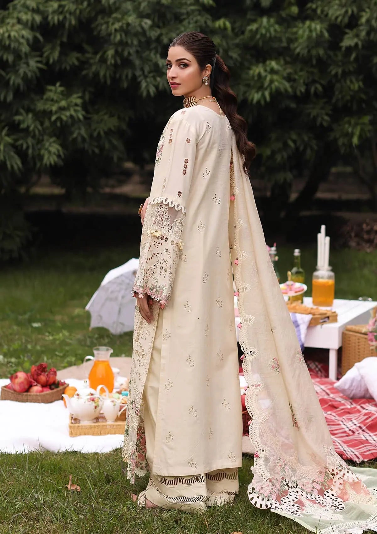 SHIREEN wearing this beautiful dress from KAHF's Festive Lawn collection 2024.