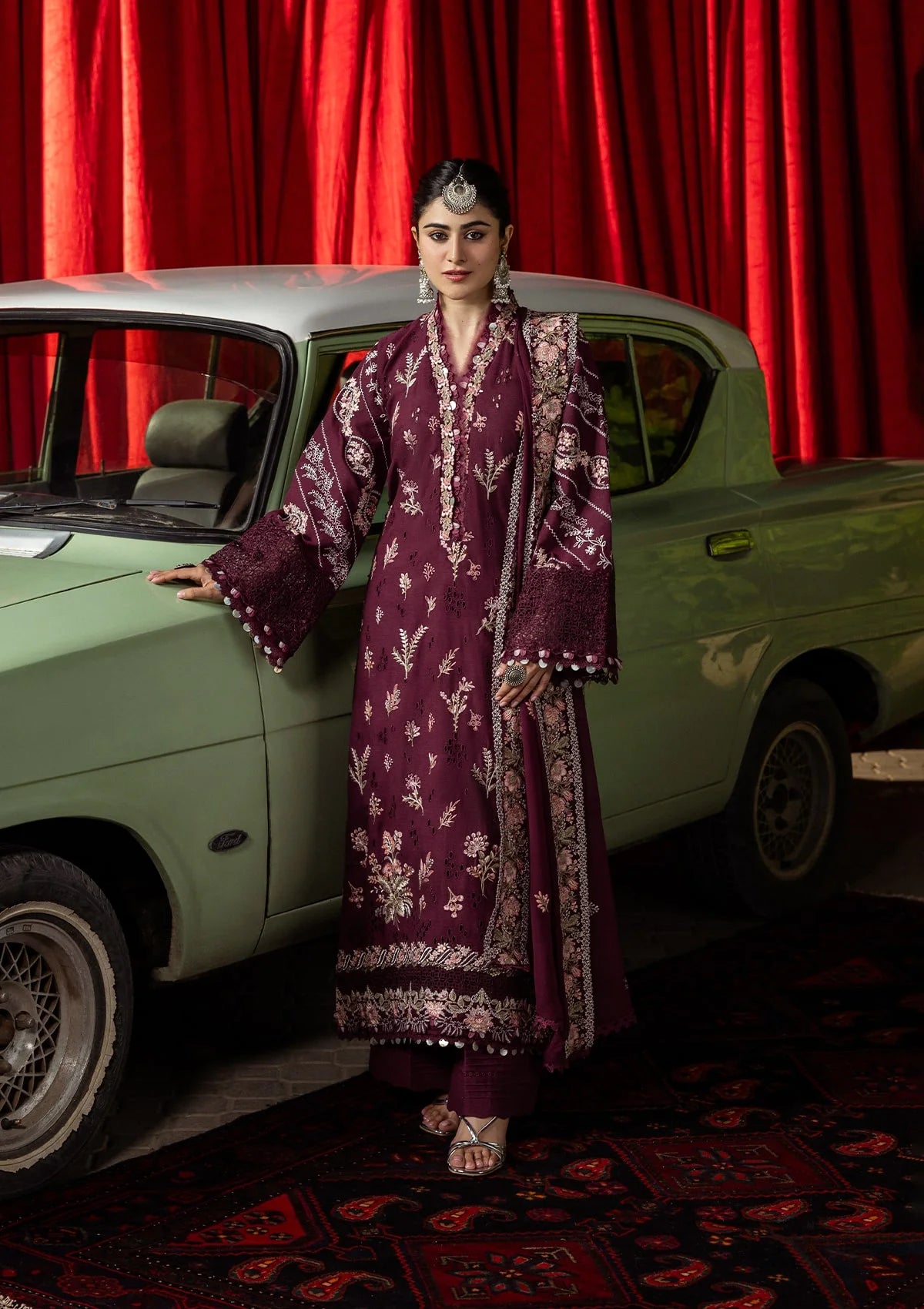 UMBALITE Embroidered Karandi Front and Embroidered Chiffon Dupatta from KAHF KARANDI 2025 collection.