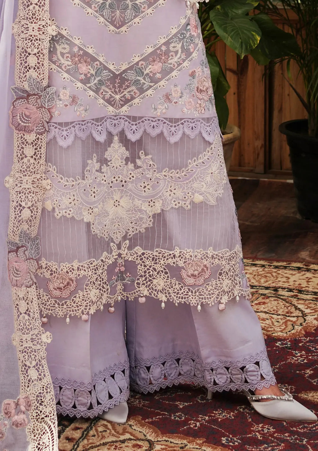 Lilac, CLOSEUP IMAGE OF Embroidered Organza Front Daman Border.
