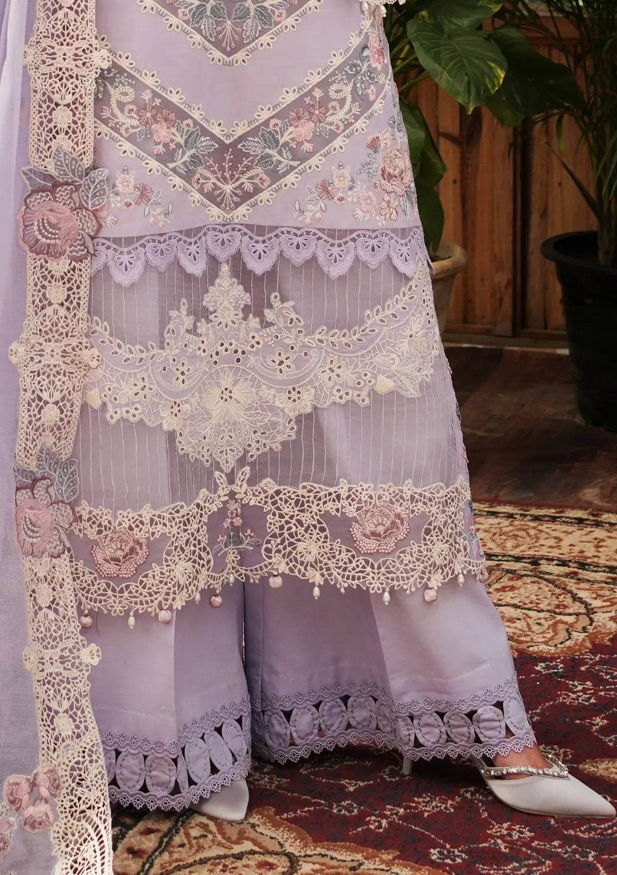 Lilac, CLOSEUP IMAGE OF Embroidered Organza Front Daman Border.