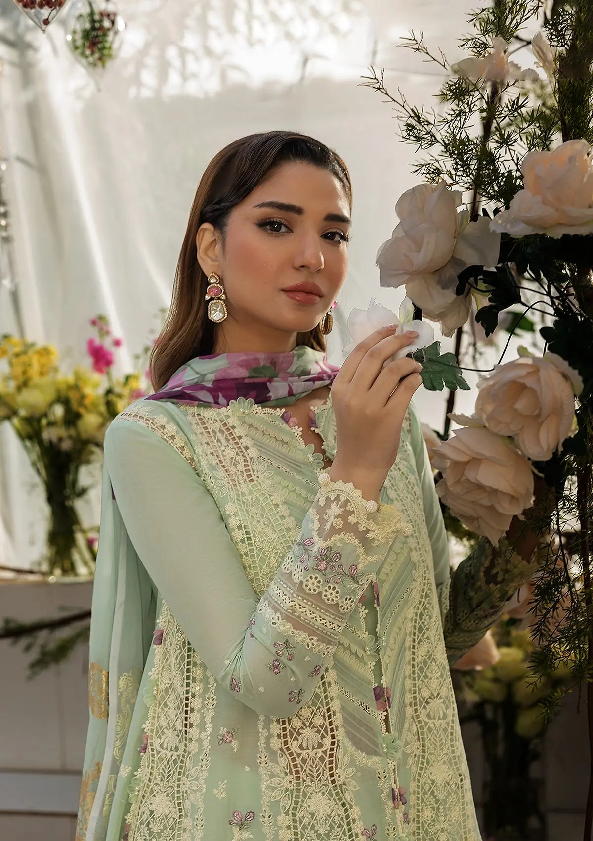 Elegent Embroidered Lawn Sleeves.