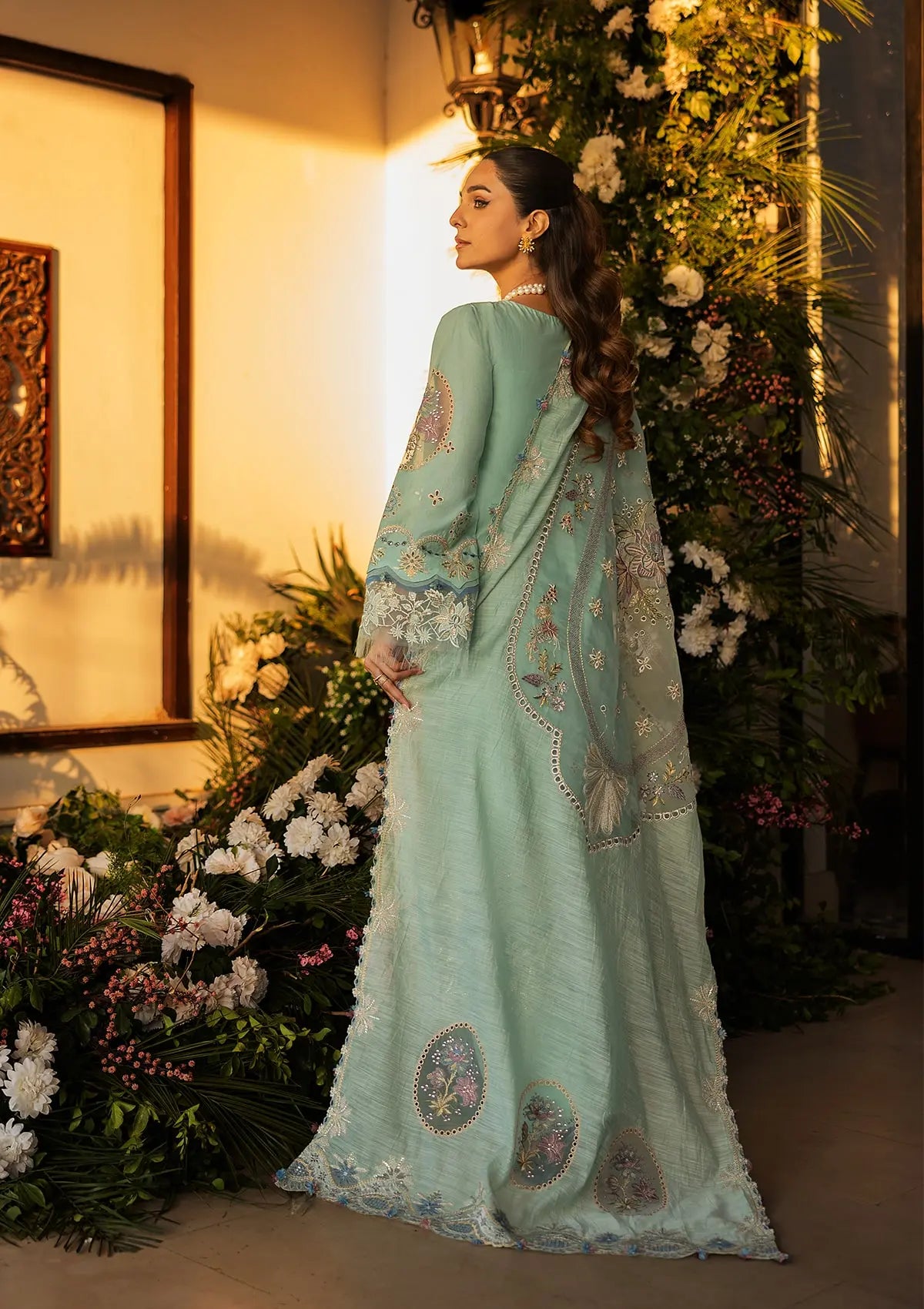 Beautifully designed Embroidered Manar Dupatta.